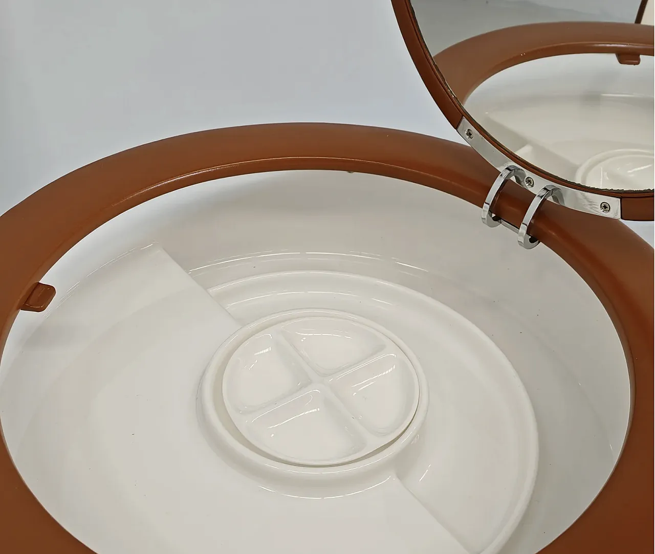 Dilly Dally leather vanity by Luigi Massoni for Poltrona Frau, 1970s 8